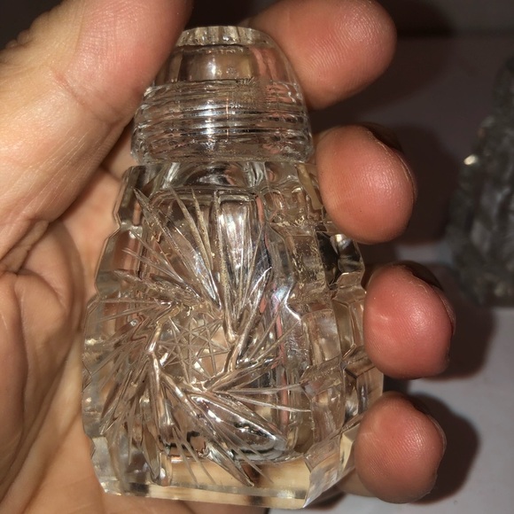 Elegant vintage pinwheel Crystal Salt and Pepper Shakers, glass tops, used - Picture 4 of 8